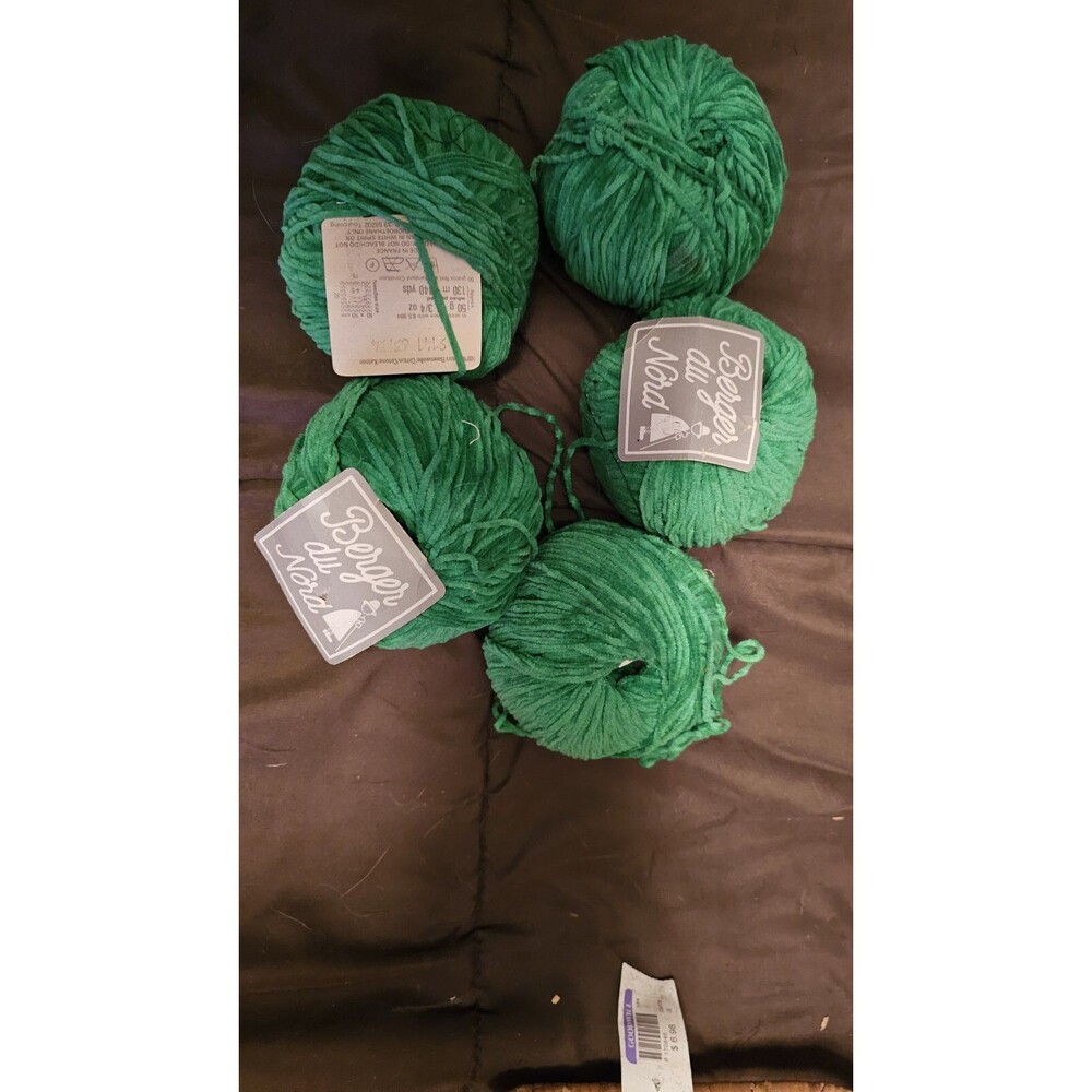 Berger du Nord 100% Cotton Chenille Yarn Color 9141 Kelly Green